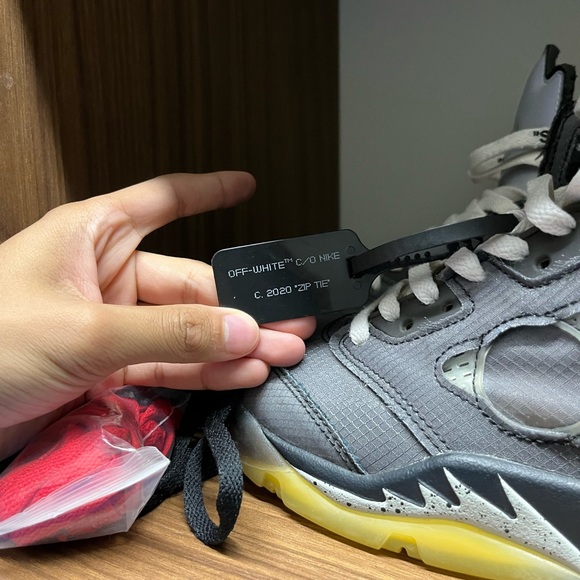 Off-white X Jordan 5 ‘muslin’ main image 7